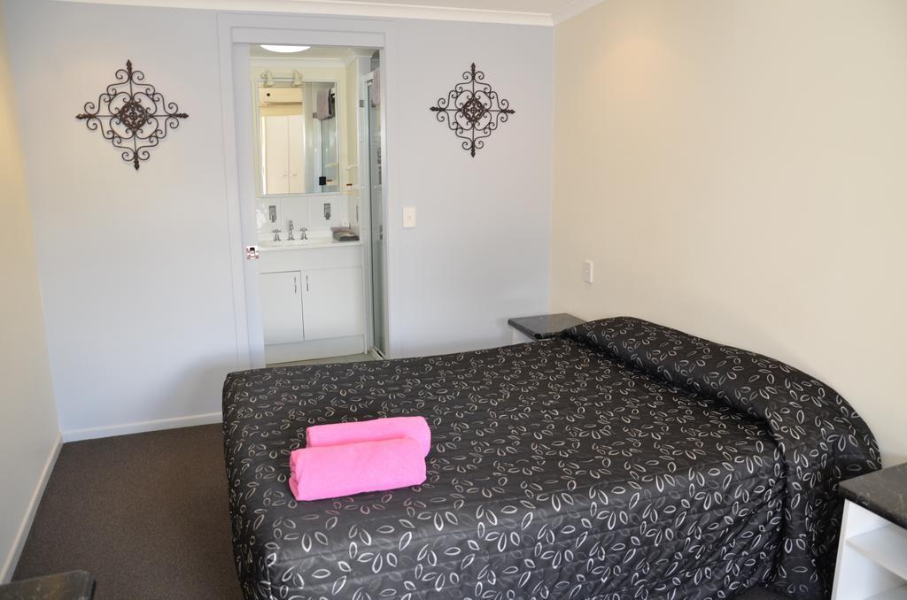 Warwick Motor Inn Δωμάτιο φωτογραφία