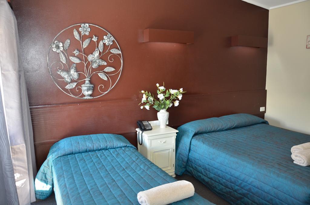 Warwick Motor Inn Δωμάτιο φωτογραφία
