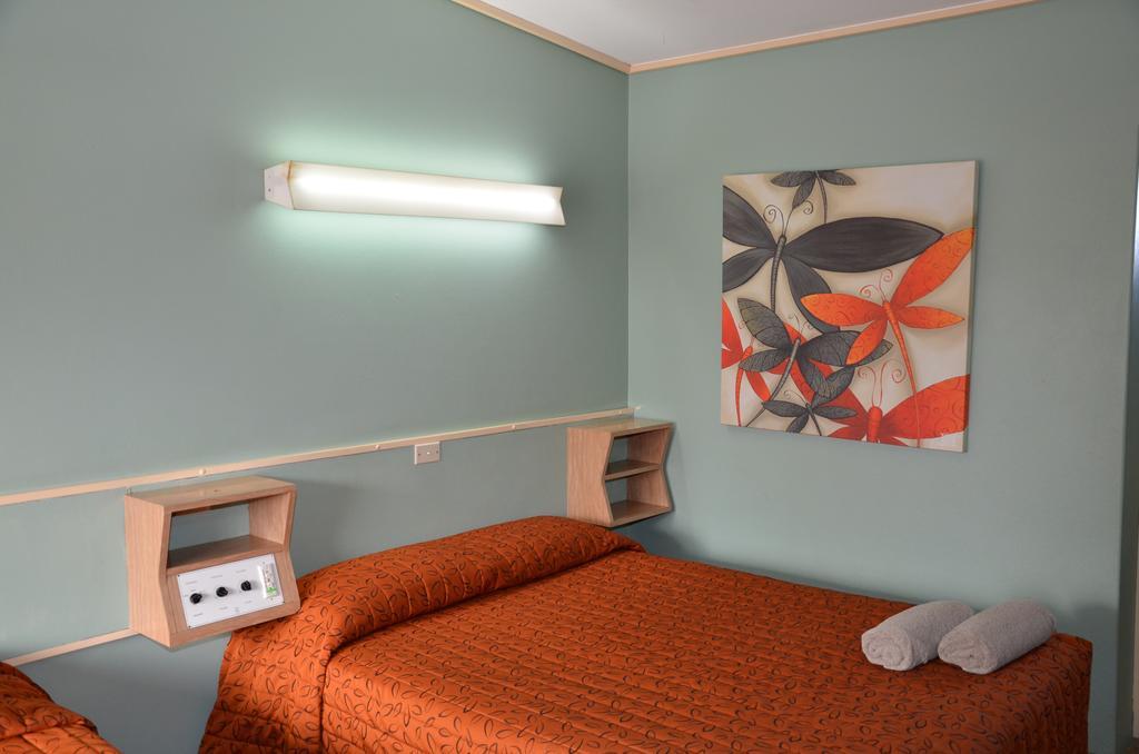 Warwick Motor Inn Εξωτερικό φωτογραφία